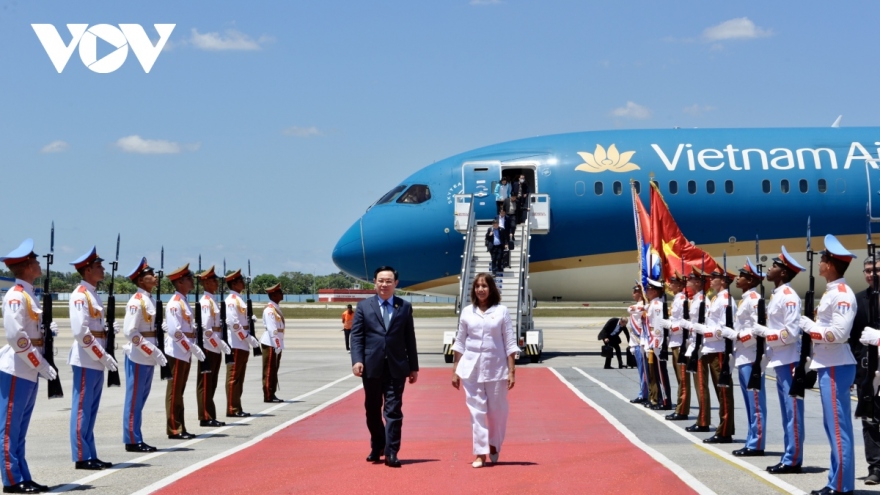Top Vietnamese legislator arrives in Havana for Cuba visit